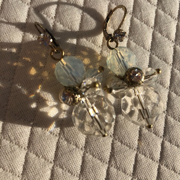 Beautiful clear beaded earrings. - Picture 5 of 8